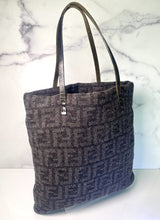 Load image into Gallery viewer, Wool Zucca Tote
