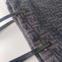 Load image into Gallery viewer, Wool Zucca Tote
