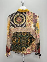 Load image into Gallery viewer, Collared Floral Long Sleeve Button Top
