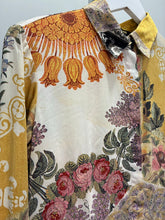 Load image into Gallery viewer, Collared Floral Long Sleeve Button Top
