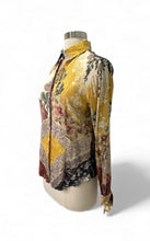 Load image into Gallery viewer, Collared Floral Long Sleeve Button Top
