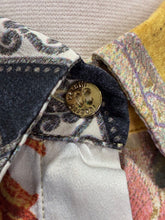 Load image into Gallery viewer, Collared Floral Long Sleeve Button Top
