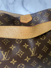 Load image into Gallery viewer, Graceful MM Monogram Leather Bag
