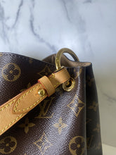 Load image into Gallery viewer, Graceful MM Monogram Leather Bag
