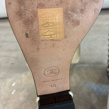 Load image into Gallery viewer, Crumpled Calfskin Grosgrain Pearl Wedge Sandals
