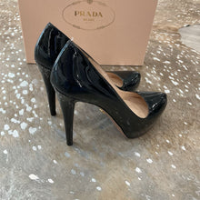 Load image into Gallery viewer, Venice Basic Patent Leather Pumps
