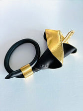 Load image into Gallery viewer, Calla Flower Bracelet
