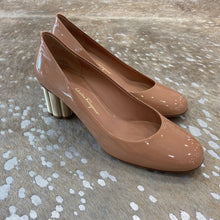 Load image into Gallery viewer, NWOT Patent Leather Lucca Flower Heels
