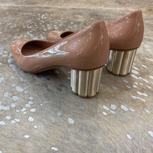 Load image into Gallery viewer, NWOT Patent Leather Lucca Flower Heels
