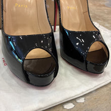 Load image into Gallery viewer, NIB New Very Prive 120 Pumps
