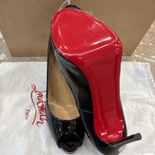 Load image into Gallery viewer, NIB New Very Prive 120 Pumps
