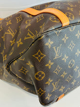 Load image into Gallery viewer, Sac Shopping 48 Tote w/ Chain Clutch
