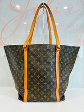 Load image into Gallery viewer, Sac Shopping 48 Tote w/ Chain Clutch
