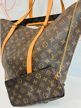 Load image into Gallery viewer, Sac Shopping 48 Tote w/ Chain Clutch
