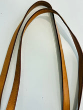 Load image into Gallery viewer, Sac Shopping 48 Tote w/ Chain Clutch
