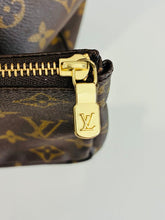 Load image into Gallery viewer, Sac Shopping 48 Tote w/ Chain Clutch
