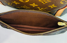 Load image into Gallery viewer, Sac Shopping 48 Tote w/ Chain Clutch
