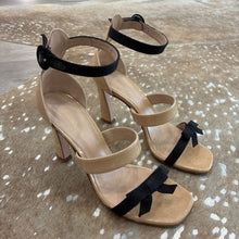 Load image into Gallery viewer, Ally Bow 100 Block Sandals
