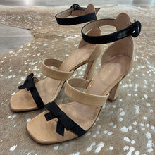 Load image into Gallery viewer, Ally Bow 100 Block Sandals
