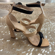 Load image into Gallery viewer, Ally Bow 100 Block Sandals
