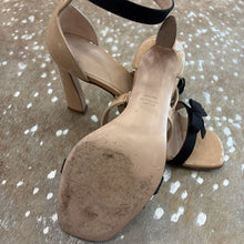Load image into Gallery viewer, Ally Bow 100 Block Sandals
