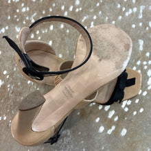 Load image into Gallery viewer, Ally Bow 100 Block Sandals
