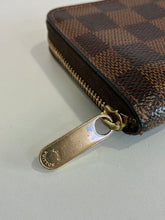 Load image into Gallery viewer, Zippy Coin Purse
