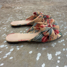 Load image into Gallery viewer, Daphne Pleated Knot Flat Sandals
