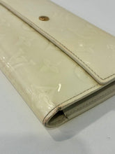 Load image into Gallery viewer, Monogram Vernis Porte-Tresor International Wallet
