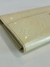 Load image into Gallery viewer, Monogram Vernis Porte-Tresor International Wallet
