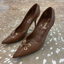 Load image into Gallery viewer, Leather Cross Stitch Studded Heels
