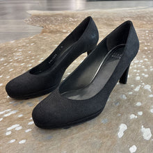 Load image into Gallery viewer, NIB Goosebumps Nappa Pumps
