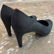Load image into Gallery viewer, NIB Goosebumps Nappa Pumps
