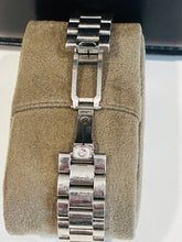 Load image into Gallery viewer, Square Steel / MOP With 5 Floating Diamonds / Roman / Bracelet
