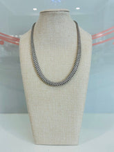 Load image into Gallery viewer, NWT Classic Chain Graduated Neck

