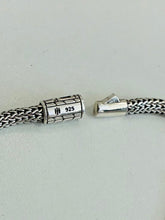 Load image into Gallery viewer, NWT Classic Chain Graduated Neck
