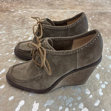 Load image into Gallery viewer, Caroline Lace Low Wedges
