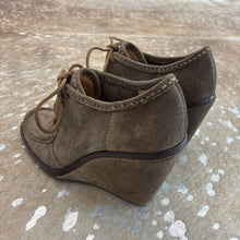 Load image into Gallery viewer, Caroline Lace Low Wedges

