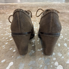 Load image into Gallery viewer, Caroline Lace Low Wedges
