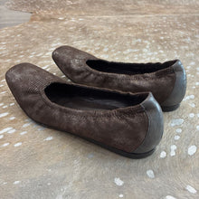 Load image into Gallery viewer, Leather Metallic Ballet Flats
