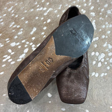 Load image into Gallery viewer, Leather Metallic Ballet Flats
