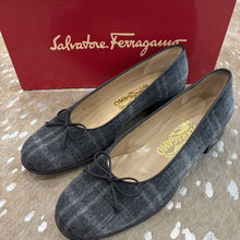 Load image into Gallery viewer, Aster Plaid Pumps
