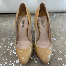Load image into Gallery viewer, Calzature Donna Curved Heel Pumps
