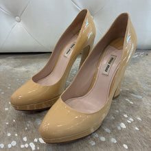 Load image into Gallery viewer, Calzature Donna Curved Heel Pumps
