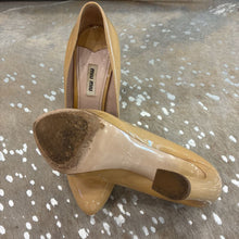 Load image into Gallery viewer, Calzature Donna Curved Heel Pumps
