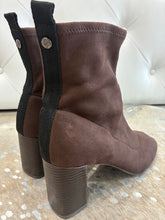 Load image into Gallery viewer, Cattie Block Heel Bootie
