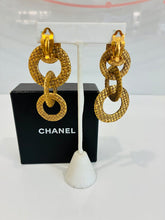 Load image into Gallery viewer, Vintage 1994 Tweed Embossed Dangle Clip On Earrings
