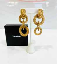 Load image into Gallery viewer, Vintage 1994 Tweed Embossed Dangle Clip On Earrings
