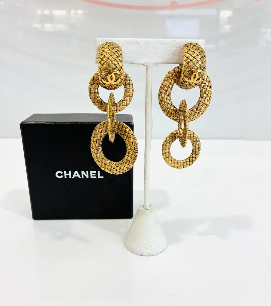 Vintage 1994 Tweed Embossed Dangle Clip On Earrings