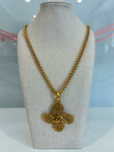 Load image into Gallery viewer, Quatrefoil Swirl Necklace 95A
